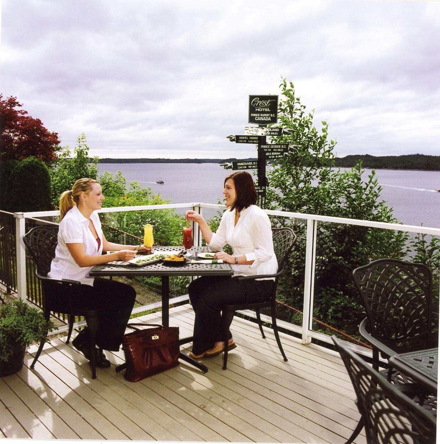 Crest Hotel Prince Rupert Buitenkant foto