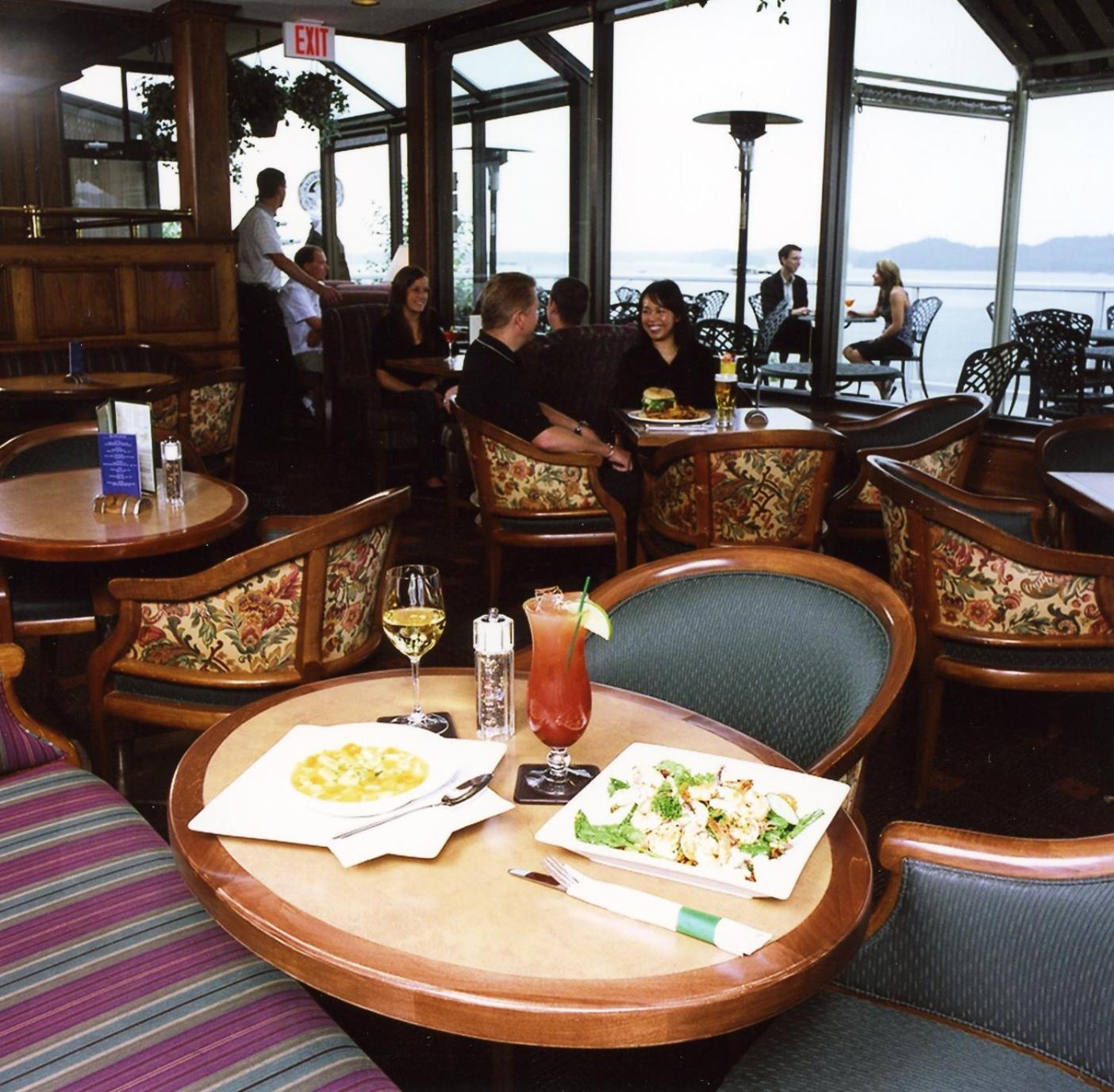 Crest Hotel Prince Rupert Buitenkant foto