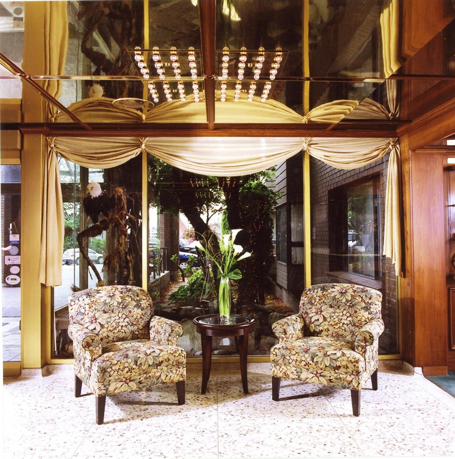 Crest Hotel Prince Rupert Buitenkant foto