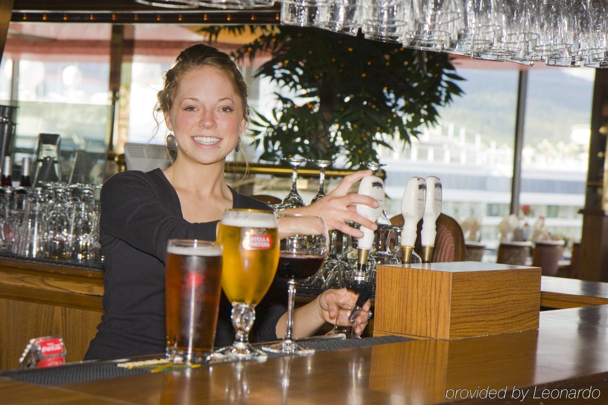 Crest Hotel Prince Rupert Restaurant foto