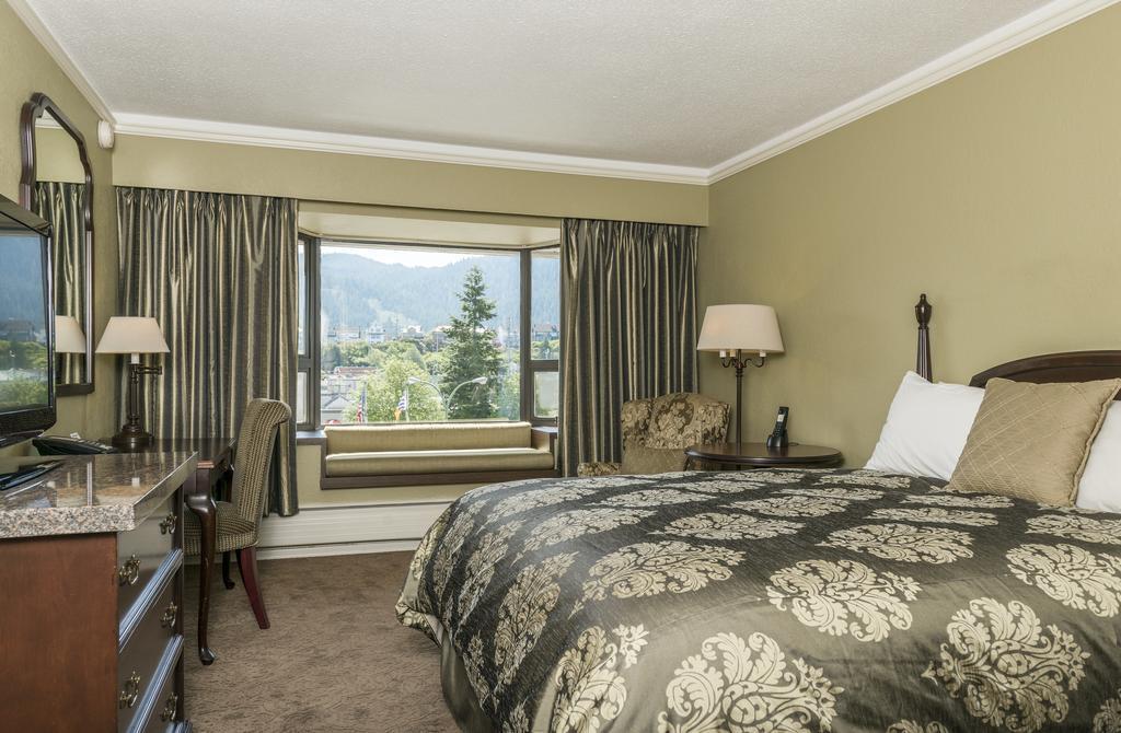 Crest Hotel Prince Rupert Buitenkant foto