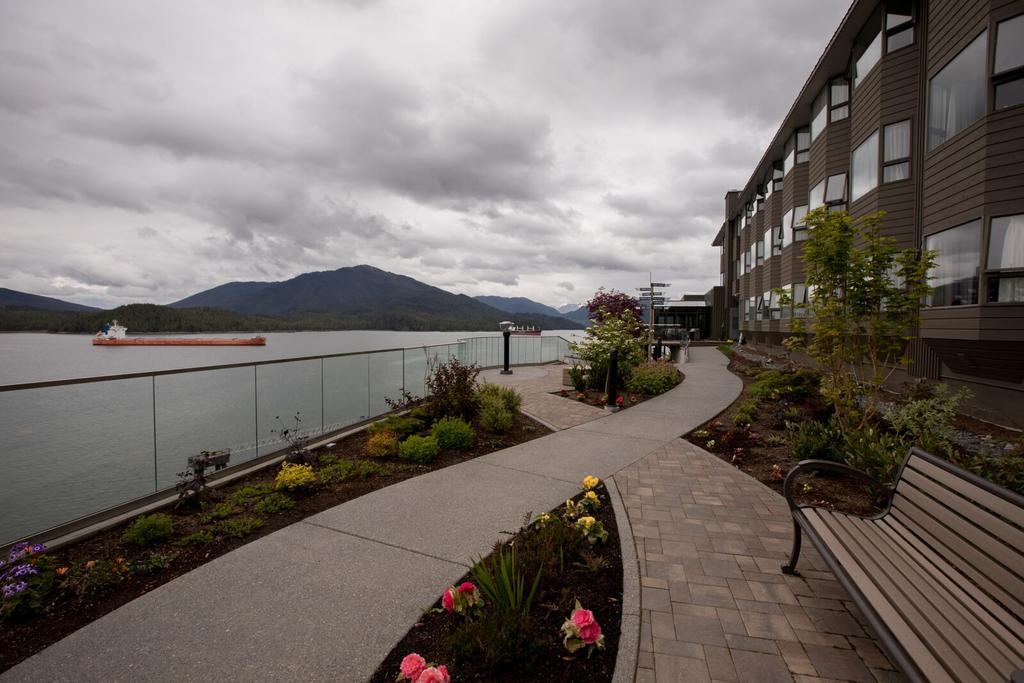 Crest Hotel Prince Rupert Buitenkant foto