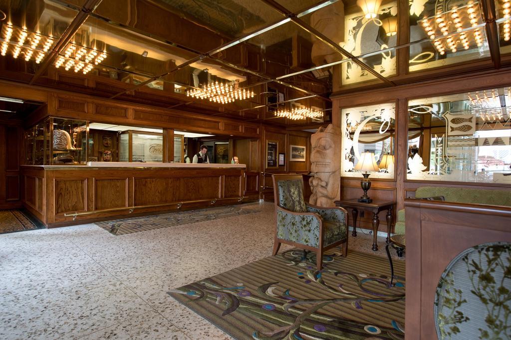 Crest Hotel Prince Rupert Buitenkant foto
