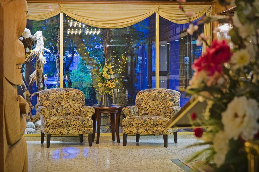 Crest Hotel Prince Rupert Buitenkant foto